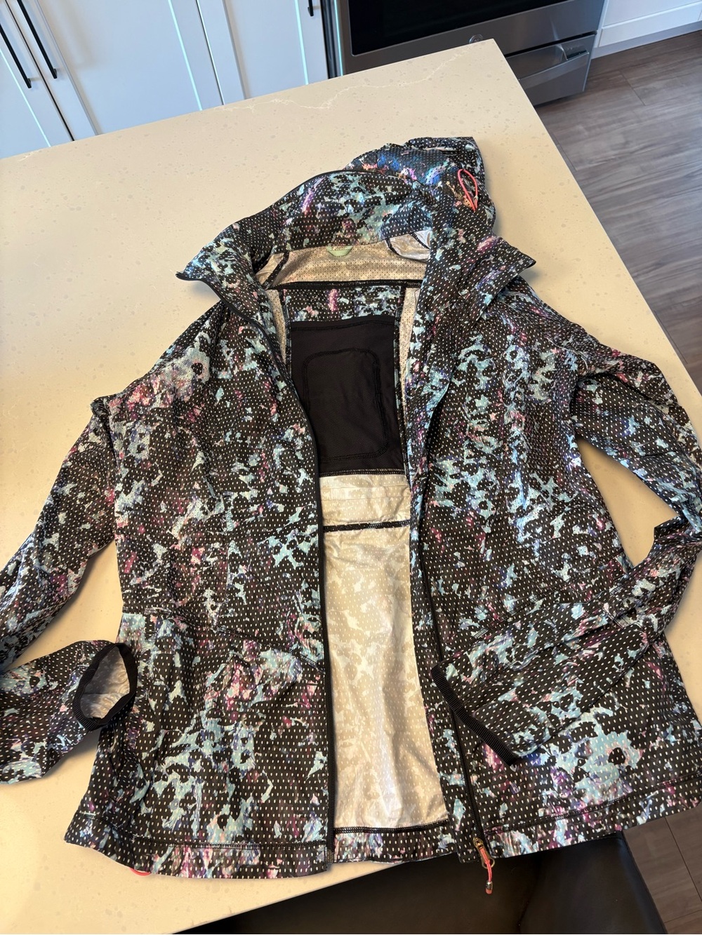 Lululemon Rain Jacket Size 6 Excellent condition
